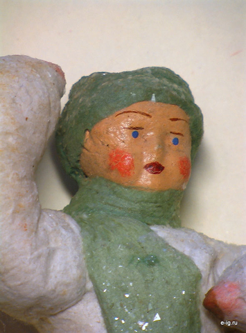 Мальчик со снежком