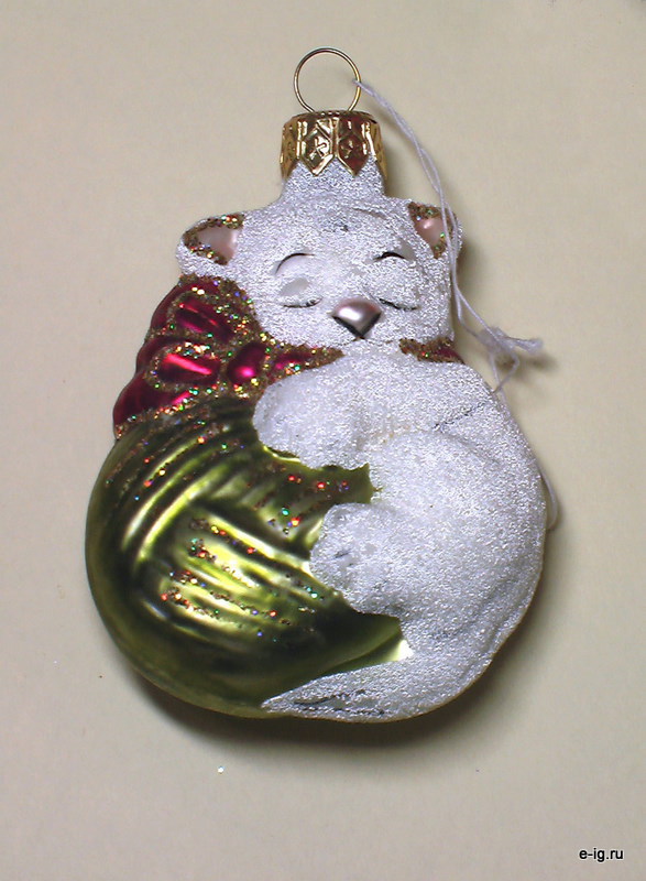 Кошка на клубке