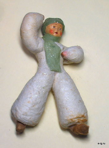 Мальчик со снежком
