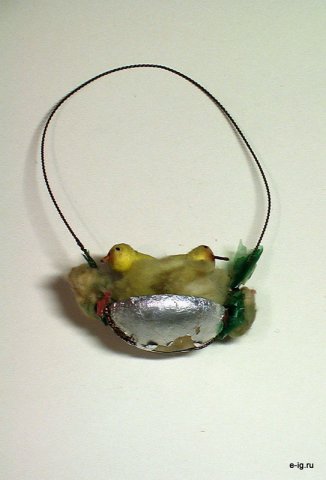 Корзина с птенцами